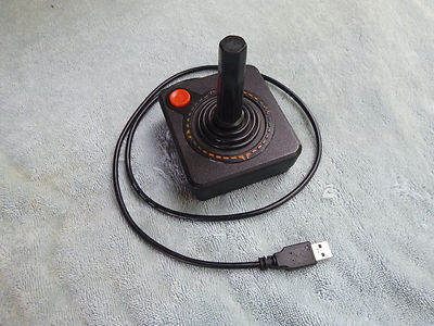 Fichier Numérique Secret – Manette Atari 2600 Fait Main – Stockage Caché (Win/Mac)