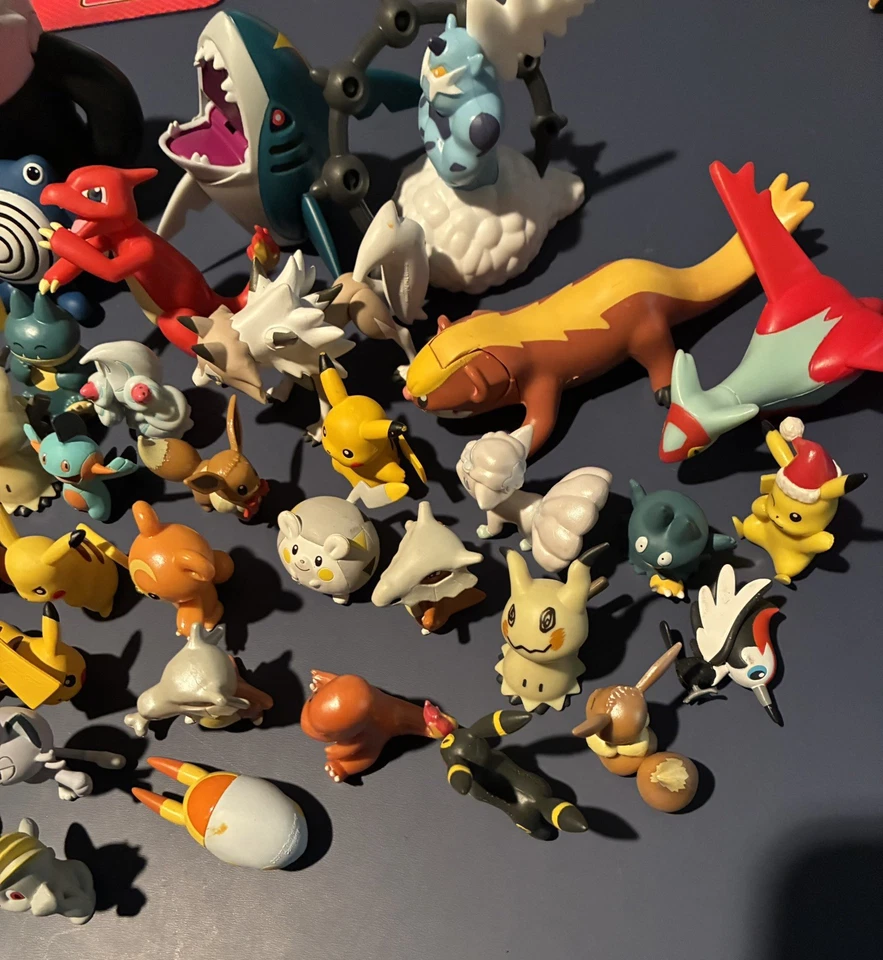 Lote de 48 Figuras Pokémon Legendarias Usadas Pikachu Eevee Umbreon Flareon Mimikyu Foto 2 de 4