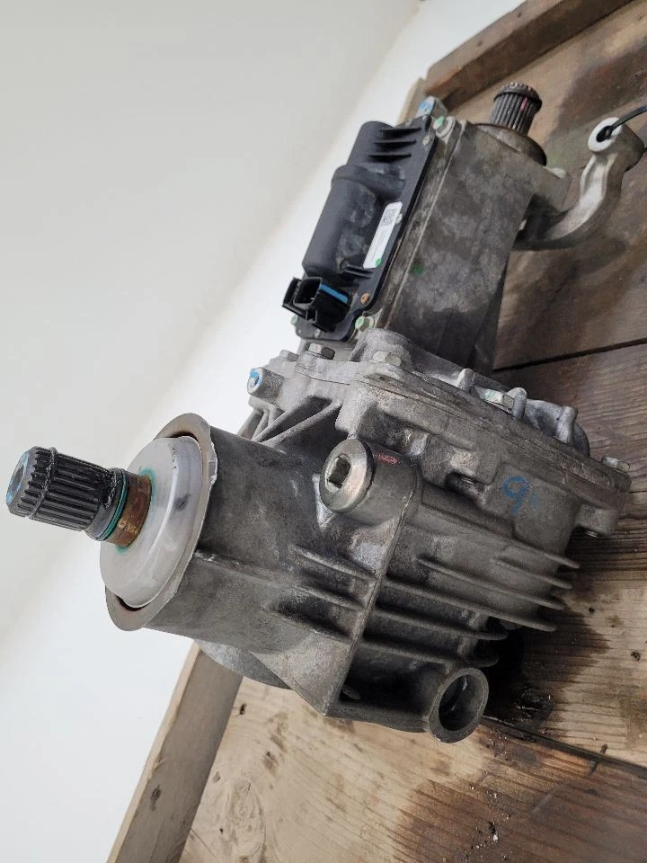 2018-2022 GMC TERRAIN Transfer Case AWD 84221086 18-22 - Image 4 of 4