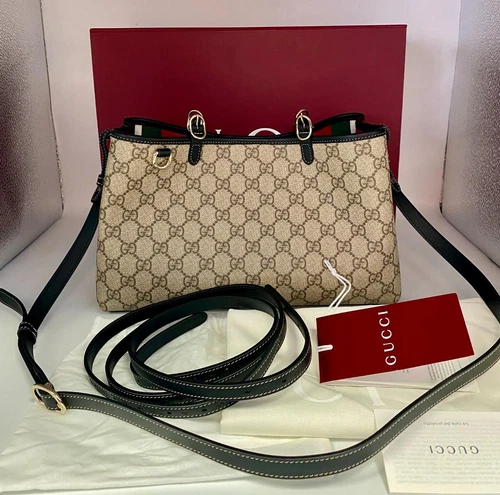 Autentica borsa a tracolla piccola con emblema Gucci GG con tracolla