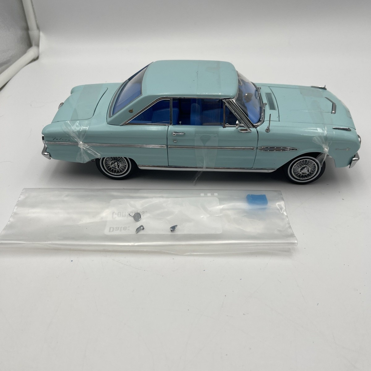 1963 Ford Falcon 1/18 Sunstar Blue American Collectibles, Broken