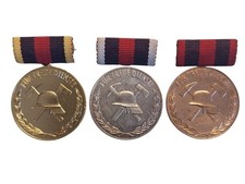 DDR Konvolut Medaille F&uuml;r Treue Dienste in der Freiwilligen Feuerwehr Badge M058