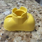 VINTAGE 1974 FISHER PRICE LITTLE PEOPLE YELLOW HORSE SADDLE CASTLE 993 RARE VTG