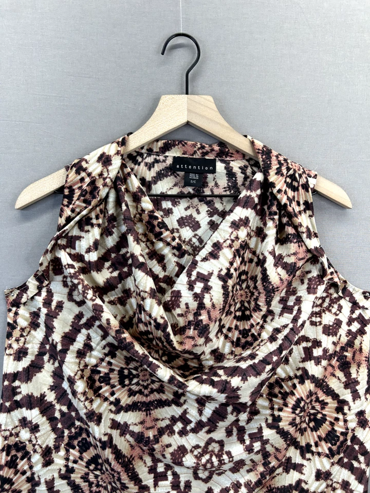 Camiseta sin mangas Attention para mujer marrón geométrica cuello halter sin mangas talla pequeña Foto 3 de 4