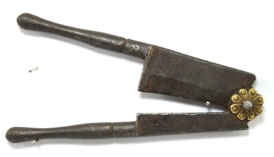 Iron Betel / Areca Nut Cutter Rare Antique Collectible Kitchen Tool. i12-231 