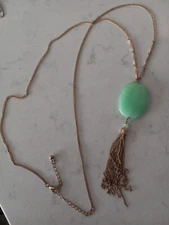 Vintage Gold Tone & Faux Jadeite Oval Stone Tassle Necklace approx 30"