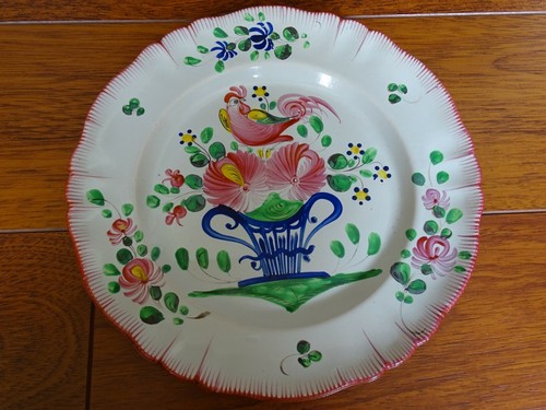 ALTER STEINGUT TELLER AUS DEM OSTEN DEKOR HAHN AUF BLUMENKORB - Bild 1 von 6