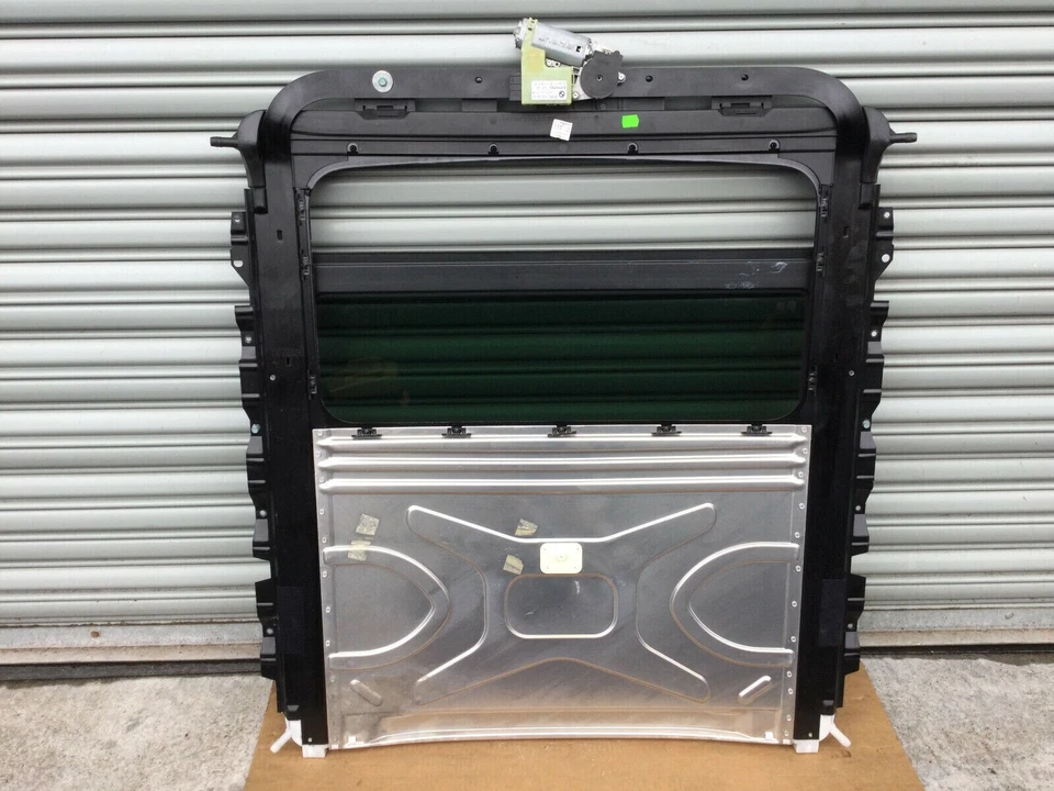 ⭐ 06-10 BMW E60 550i Sun Roof with Motor OEM EP - Image 2 of 4