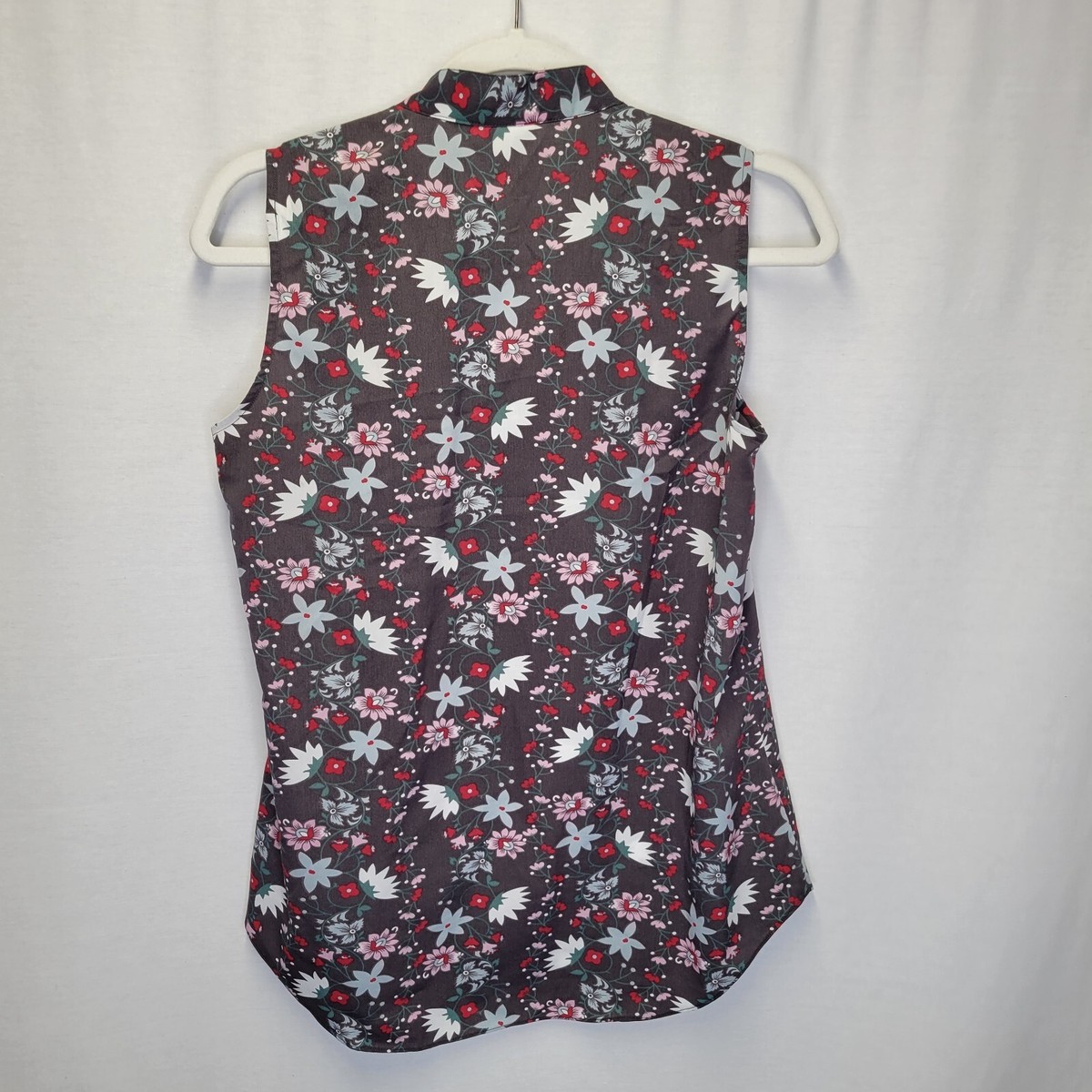 Cabi Women's Small Popover Shirt Gray Flowers Sleeveless Plaza
