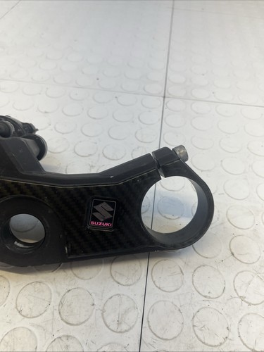2008 Suzuki GSXR750 UPPER TRIPLE TREE STEERING WITH IGNITION WITH KEY OEM - Picture 3 of 7