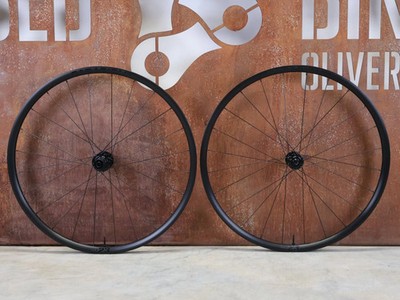 BONTRAGER PARADIGM 23 TLR ROAD LAUFRADSATZ DISC