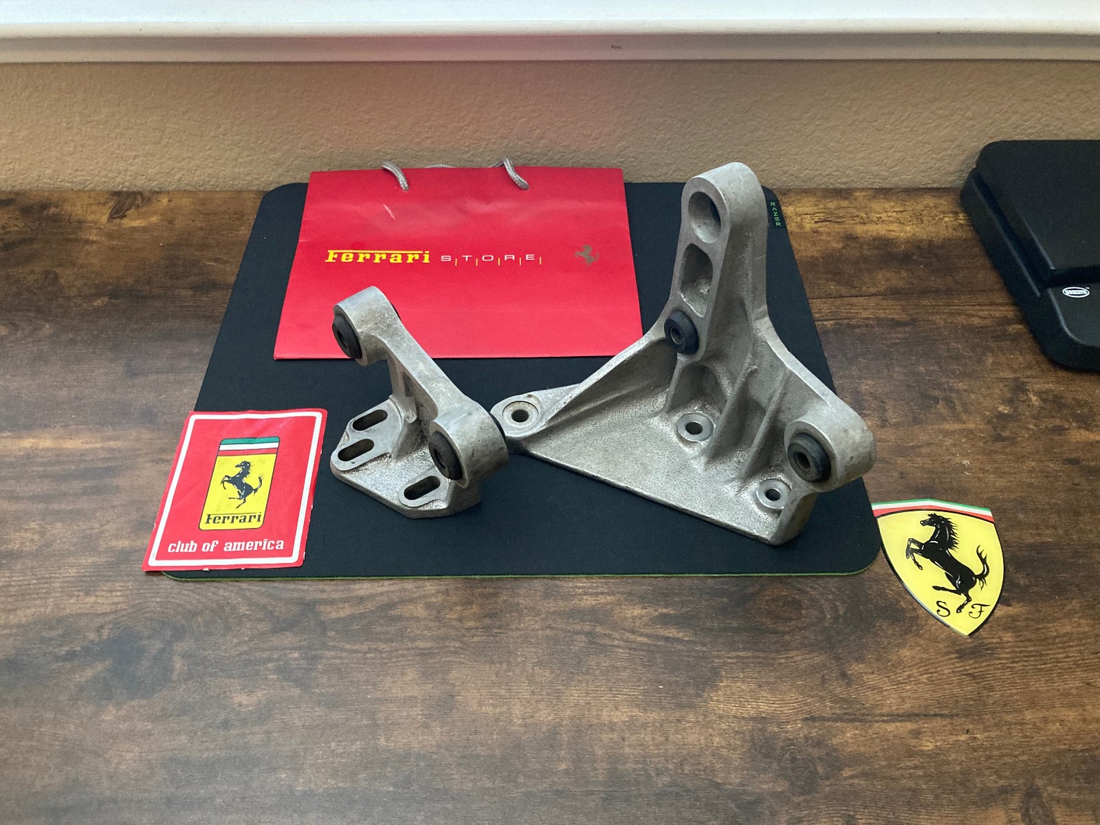 Ferrari 208,308,328, Gt-4-Mondial 8 - A/C Compressor Bracket - P/N 108050 is Oem