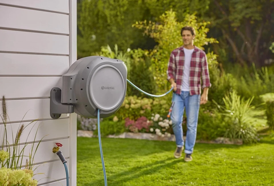 Carrete de manguera de jardín retráctil GARDENA 20505, 100' con roscas de manguera de EE. UU. - 100' X 1 Foto 3 de 4