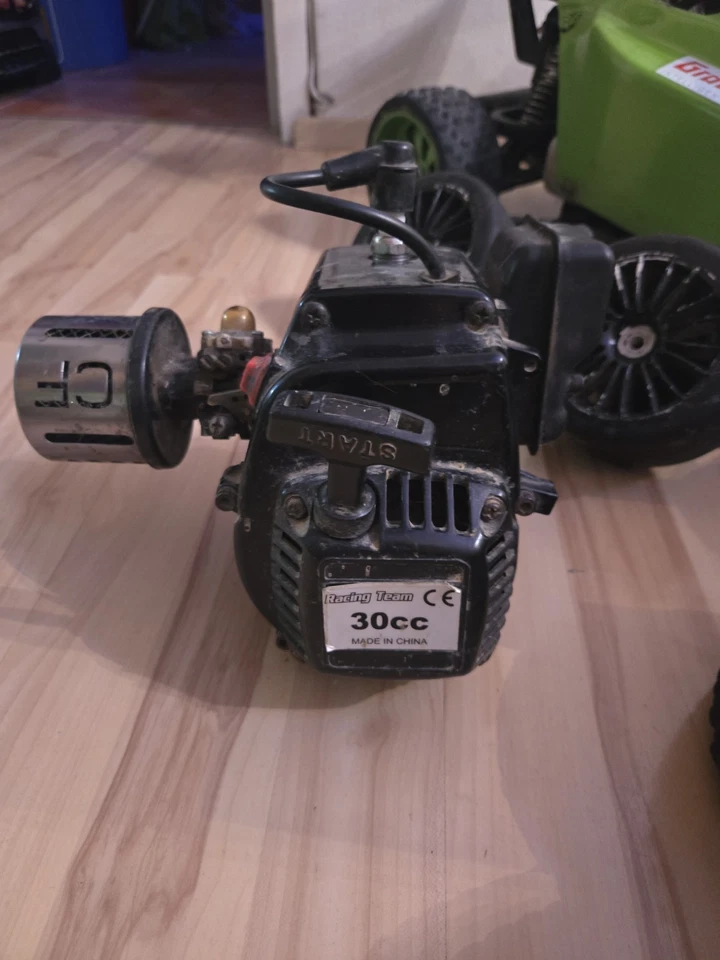 Reely Carbon Fighter III 1:6 RC Benziner Allrad mit Ersatzmotor Und Reifen - Bild 2 von 4