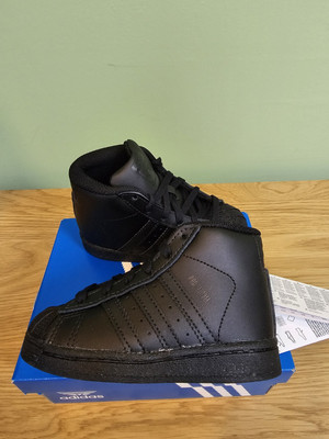 Adidas Pro Modell Säugling Kleinkind Schuhe Turnschuhe Größe UK 4K Neu Schwarz ID3140