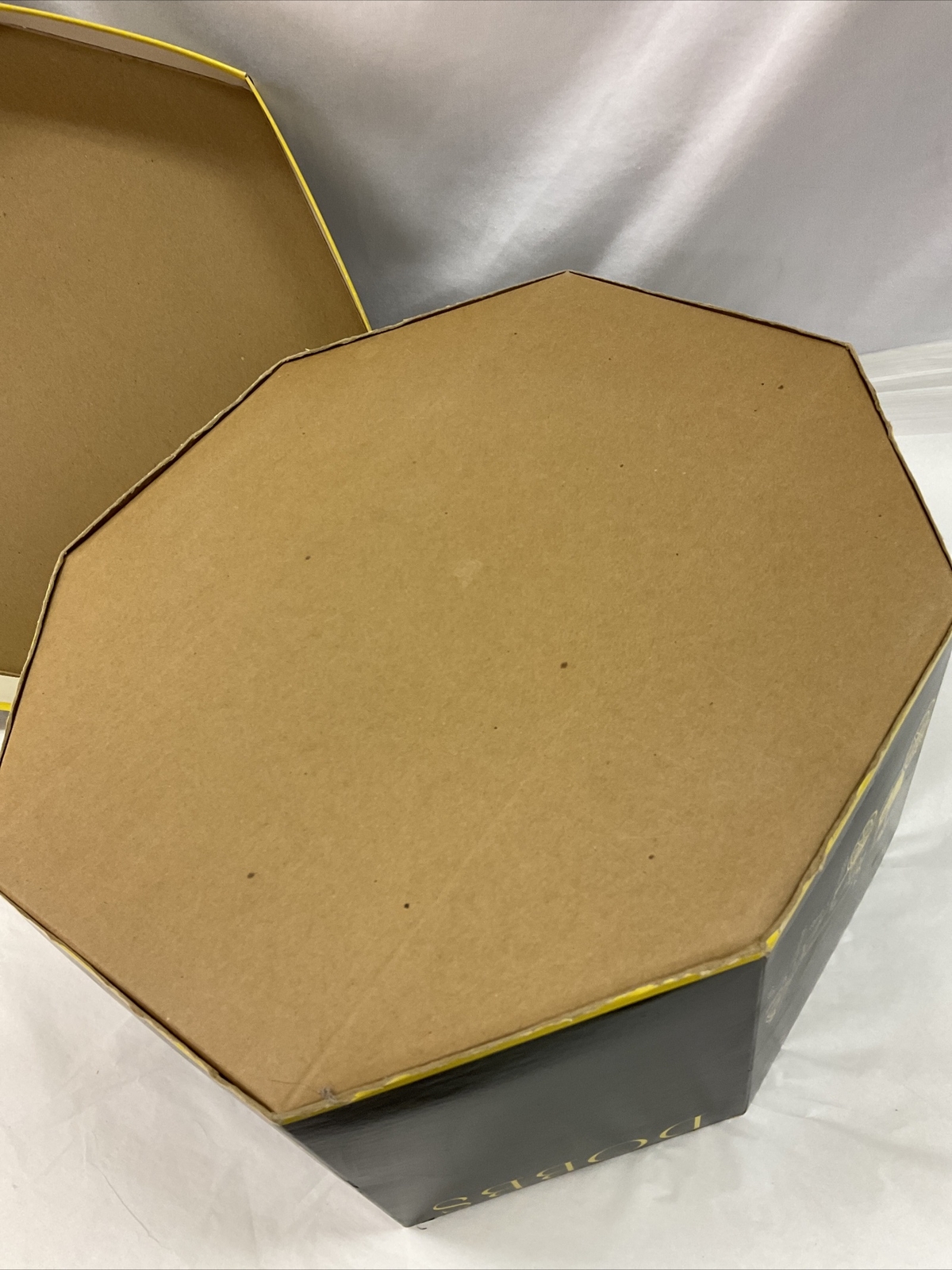 DOBBS Fifth Avenue Octagon Hat Box Black and Yellow… Gem