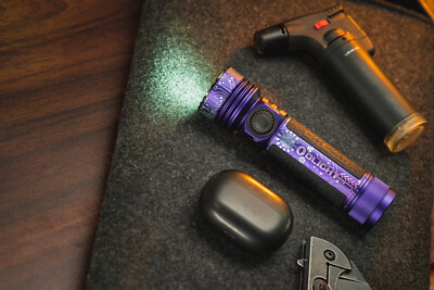 Olight Seeker 4 Pro Cyber Violet w/Versatile Holster, 4600 Lu