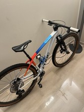 bici CUBE mtb 29 con misuratore potenza manubrio carbonio e sella telescopico