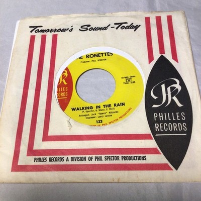 45 RPM ''WALKING IN THE RAIN/HOW DOES IT FEEL?''RONETTES - 1964