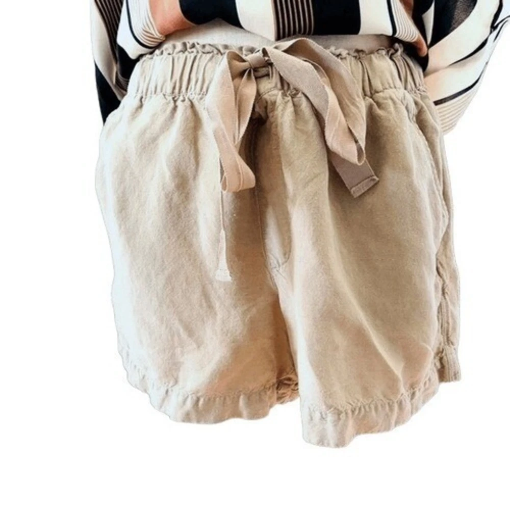 LOFT Khaki Linen Blend Flowy Wide Leg Ribbon Drawstring Waist Shorts SZ L EUC
Opens in a new window