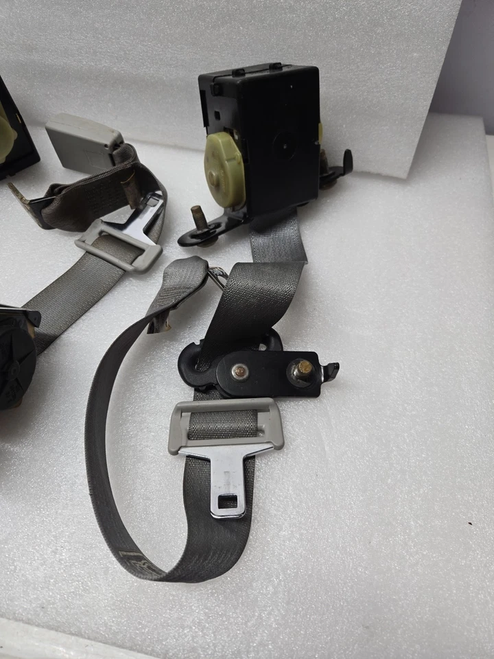 COMO NUEVO🔥 Juego de cinturón de seguridad trasero gris pedernal 03-05 Crown Victoria Grand Marquis Marauder Foto 2 de 4