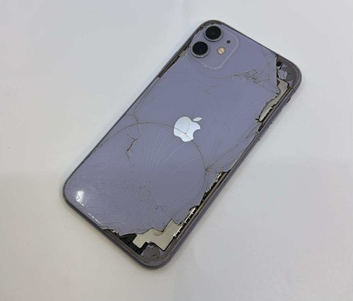 Apple iPhone 11 - 64GB in Violett **Ersatzteile oder Reparaturen** - Bild 4 von 6