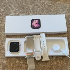 Apple Watch Series 9 41mm Silver Aluminum GPS...