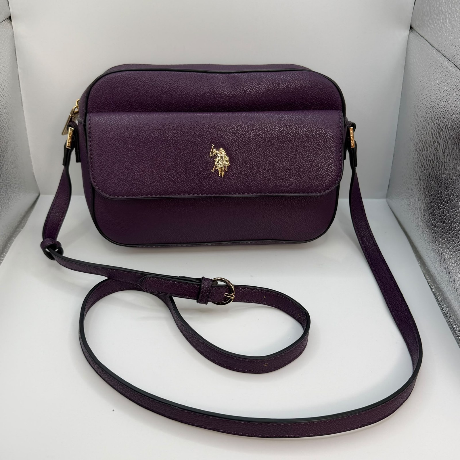 U.S. POLO ASSN. Womens Purple Pebbled Crossbody Camera Bag Gold Hardware Strap