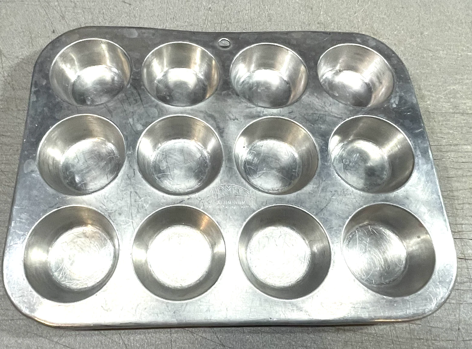 COMET Vintage Muffin Aluminum Cupcake Pan USA 12 Hole 13x10x1 1/4"