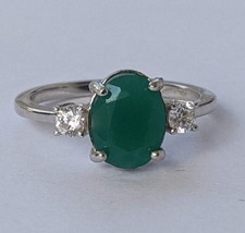 Vintage ring sterling silver 925 Size 7 Weight 2.4 g. Green gem.