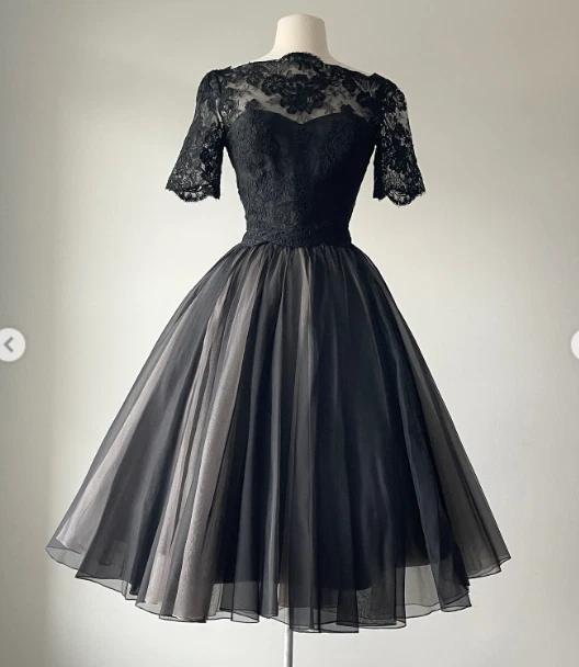 Vestidos de novia cortos negros cuello alto vintage playa mangas cortas vestidos de novia Foto 3 de 4