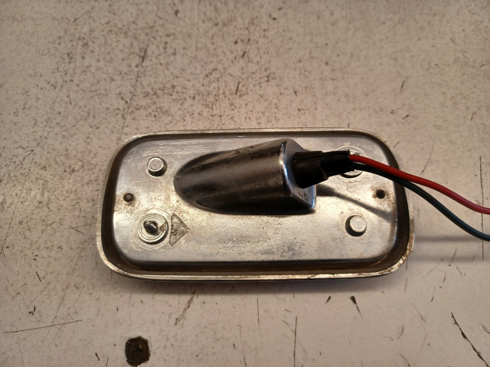 65 - 80 ROLLS ROYCE SILVER SHADOW LEFT REAR RED LAMP ASSEMBLY & LENS 