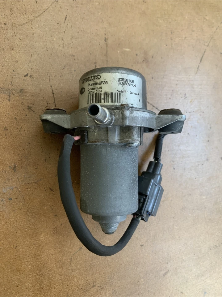 Volvo XC90 Vacuum Brake Pump 30636166 OEM 2005-2011 - Image 4 of 4