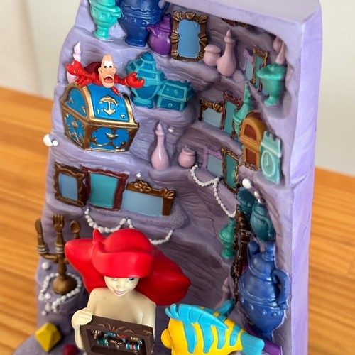 Supporto accessori Sirenetta Ariel collezione storia Disney Store limitato Giappone - Foto 8 di 9