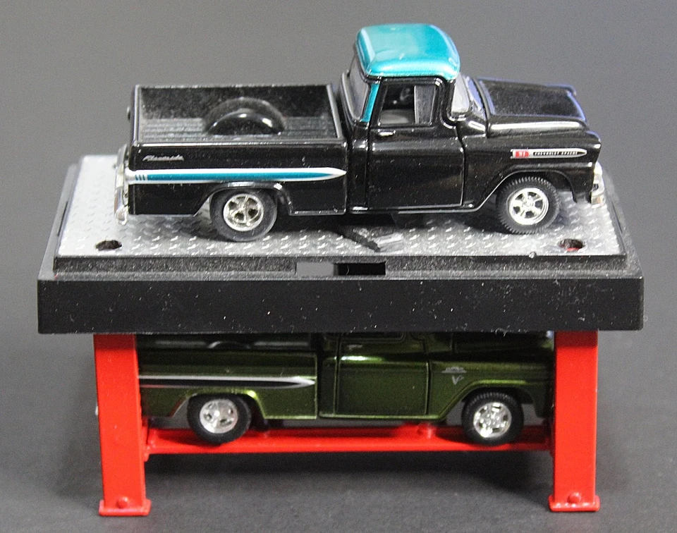 M2 Machines 1959 Chevrolet Apache & GMC Pickup 1:64 Diecast Trucks 2013 - Image 3 of 4