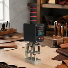 Kompakte, Handliche Hei&szlig;pr&auml;gemaschine Mit Schnellheizfunktion, Elektrisches