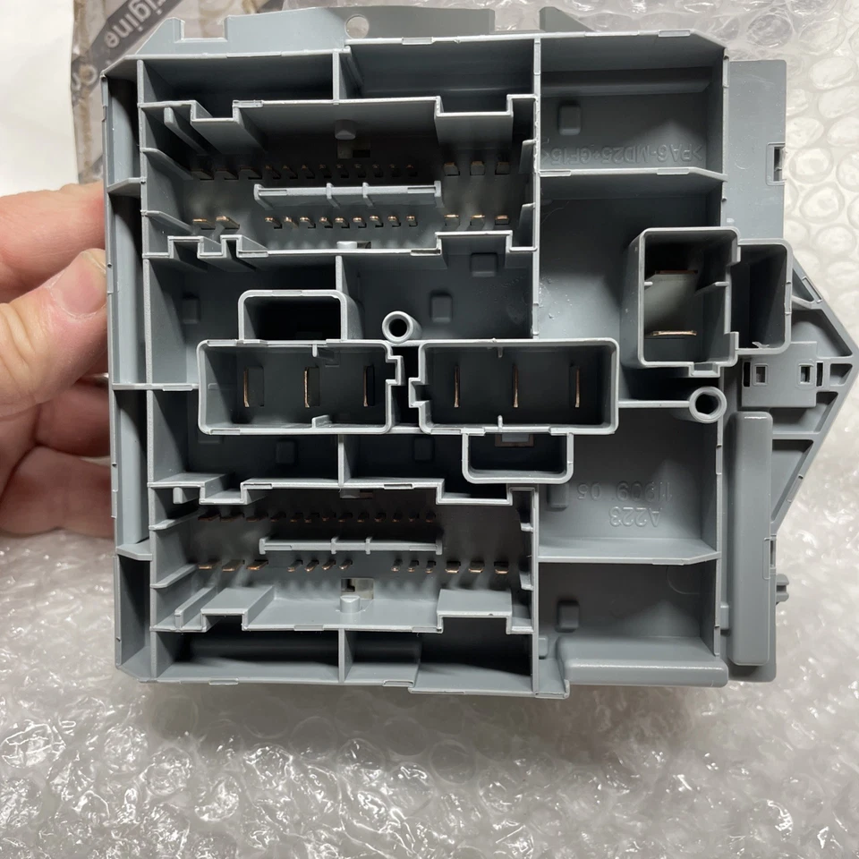 14-22 RAM PROMASTER 1500 2500 3500 CENTRO DE ALIMENTACIÓN INTELIGENTE OEM MOPAR 68305537AB Foto 3 de 4