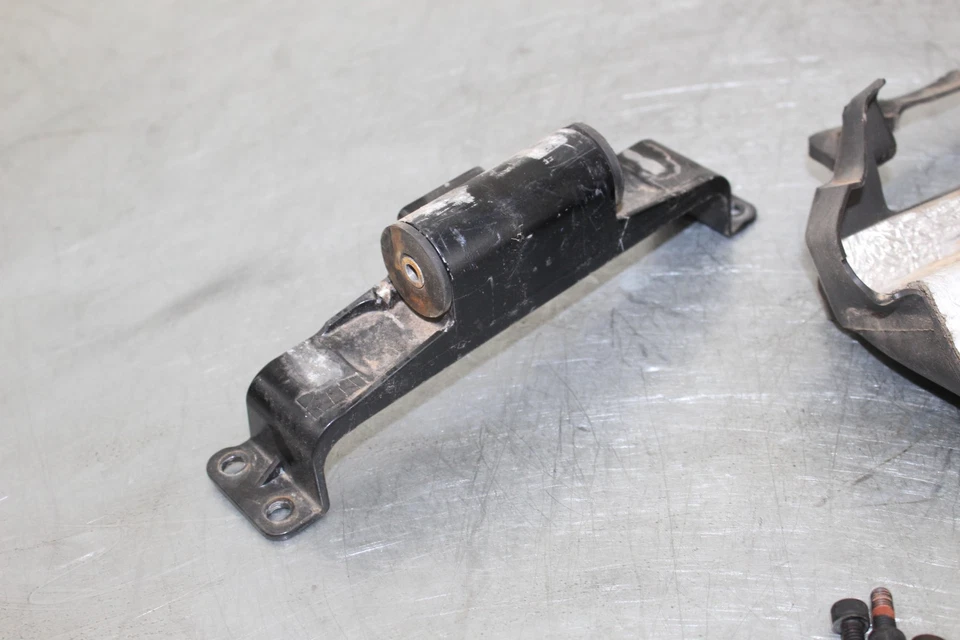 Soporte de montaje de tanque de combustible OEM para YAMAHA YZFR6 R6 YZF-R6 2006-2016 Foto 3 de 4