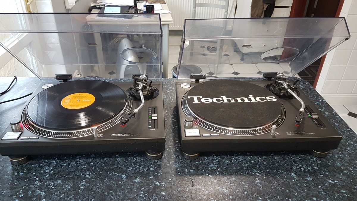 Technics 1210 Mk2 Direct Drive Turntables Pair-Mint Technics 1210 Mk2 Direct Drive Turntables Pair-Mint