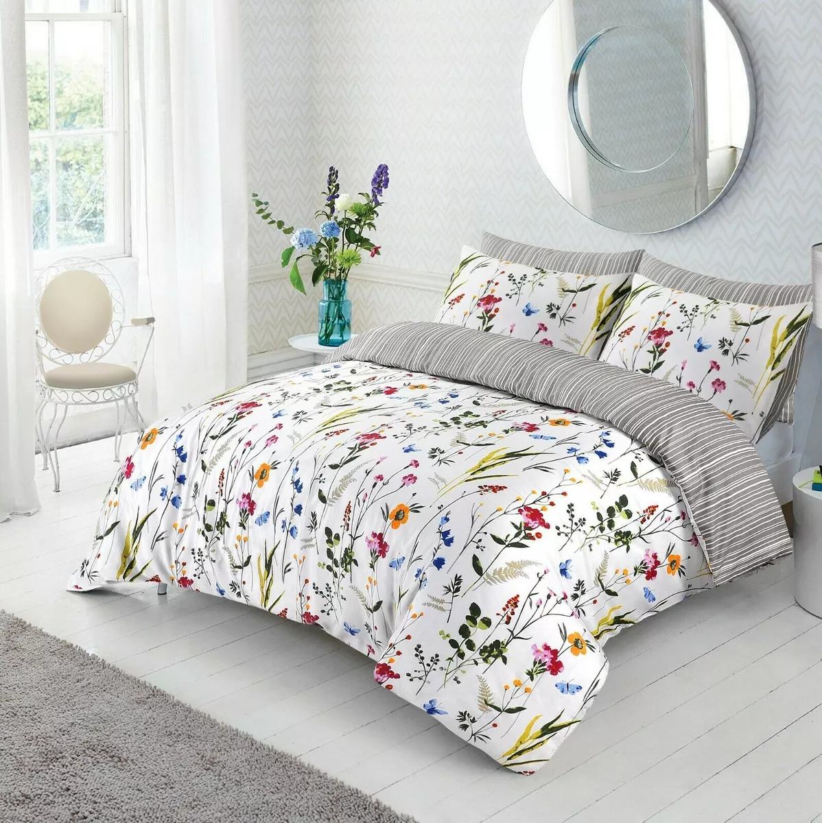 LV Print Designed Complete Bedding Set - 1 Duvet Comforter, 1 Bed Spread &  4 Pillow Cases