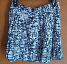Vintage black and white floral pattern skirt with button front   size 9/10