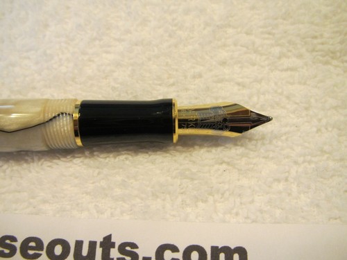 Parker Duofold International Fountain Pen Pearl & Black MED Pt Nib New in Box - Picture 3 of 4