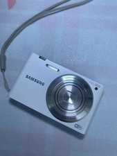 Samsung MV900f White 16.1MP 5 Zoom Digital Camera Flip-out Touch Screen Vlog