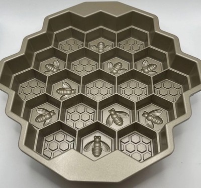 Nordic Ware USA 10 Cup Pull Apart Beehive Bee Hive Honeycomb Baking Cake Pan