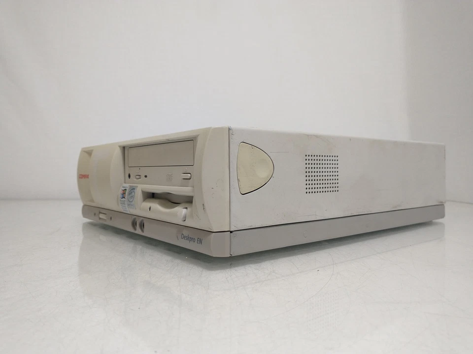 Vintage Compaq Deskpro EN PC Pentium III 933 MHz 384MB 40GB HDD With CRT - Image 3 of 4