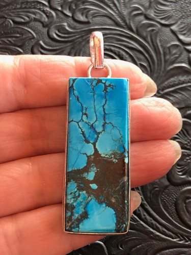 Große blaue türkisfarbene Platte Schatten Anhänger 2,25" braune Schokolade Netz Matrix