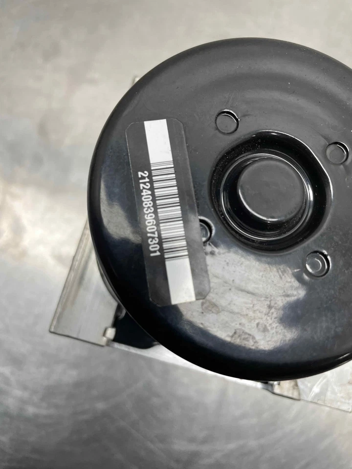 BMW 135i 2010 ABS conjunto de bomba de freno antibloqueo 67 k millas OEM 34516789303 Foto 3 de 4