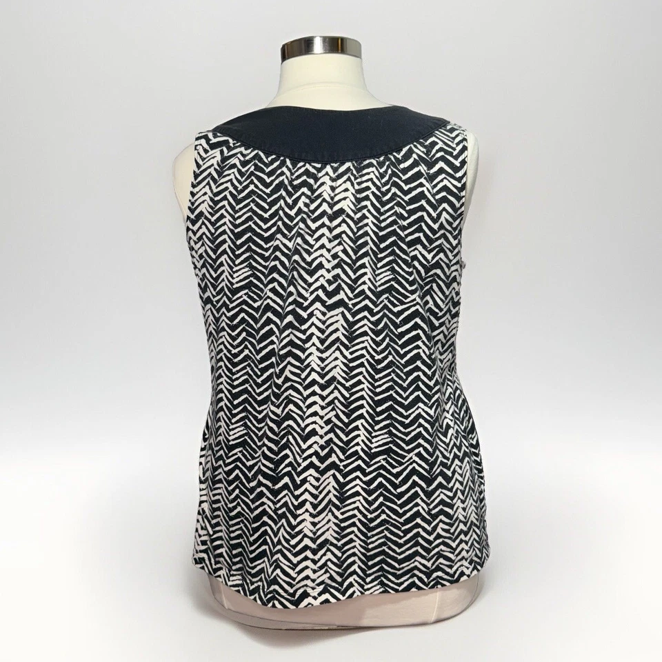 Studio Works Top Women’s Size 2X Black & White Sleeveless Chevron Studded Collar Foto 3 de 4