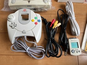 SEGA DreamCast Console (HKT-3000) & Controller with 2 games and BOX and Manual