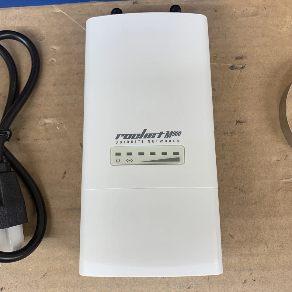 Rocket M900 Carrier Class AirMax BaseStation 900MHz - TESTED WORKING - Image 2 of 4